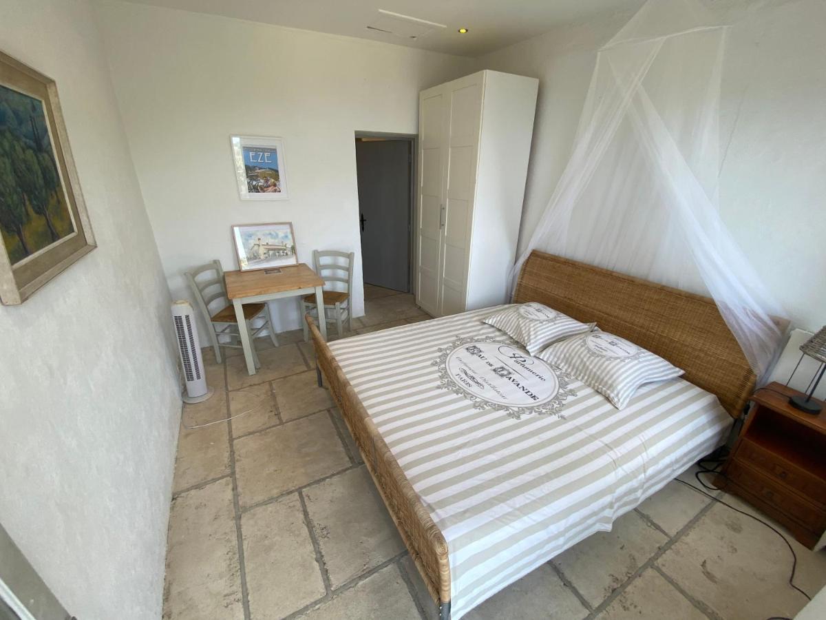 Auberge De La Croix Du Pape Èze Exterior foto